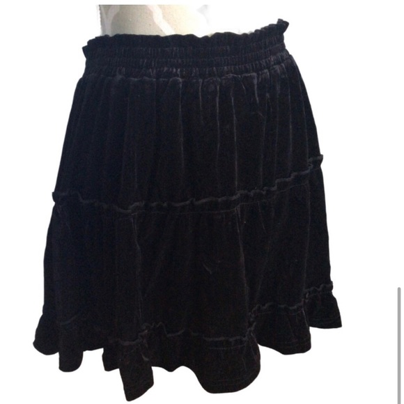 Laundry By Shelly Segal Black Velvet Tiered Mini Skirt Size Large - Picture 5 of 9